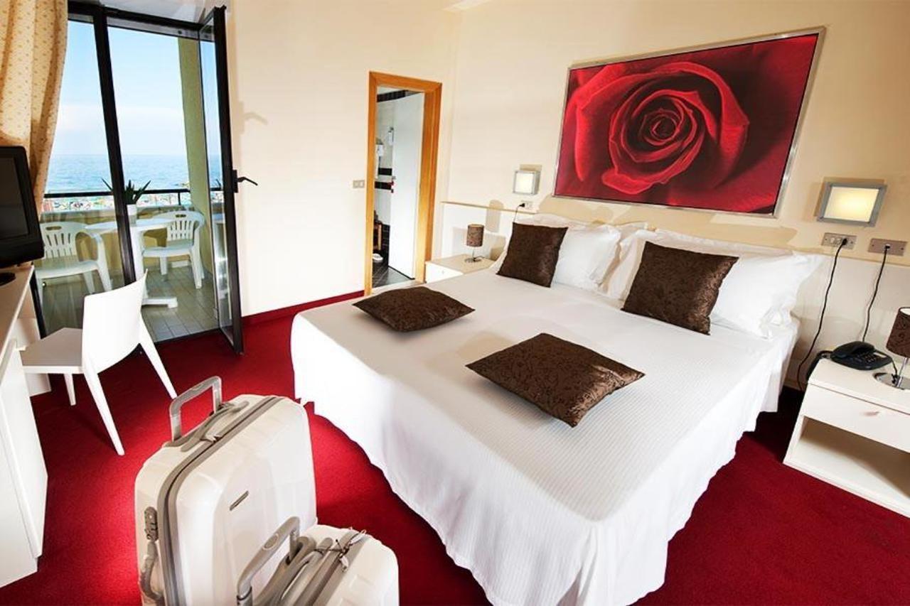 Park Hotel Kursaal Misano Adriatico Esterno foto
