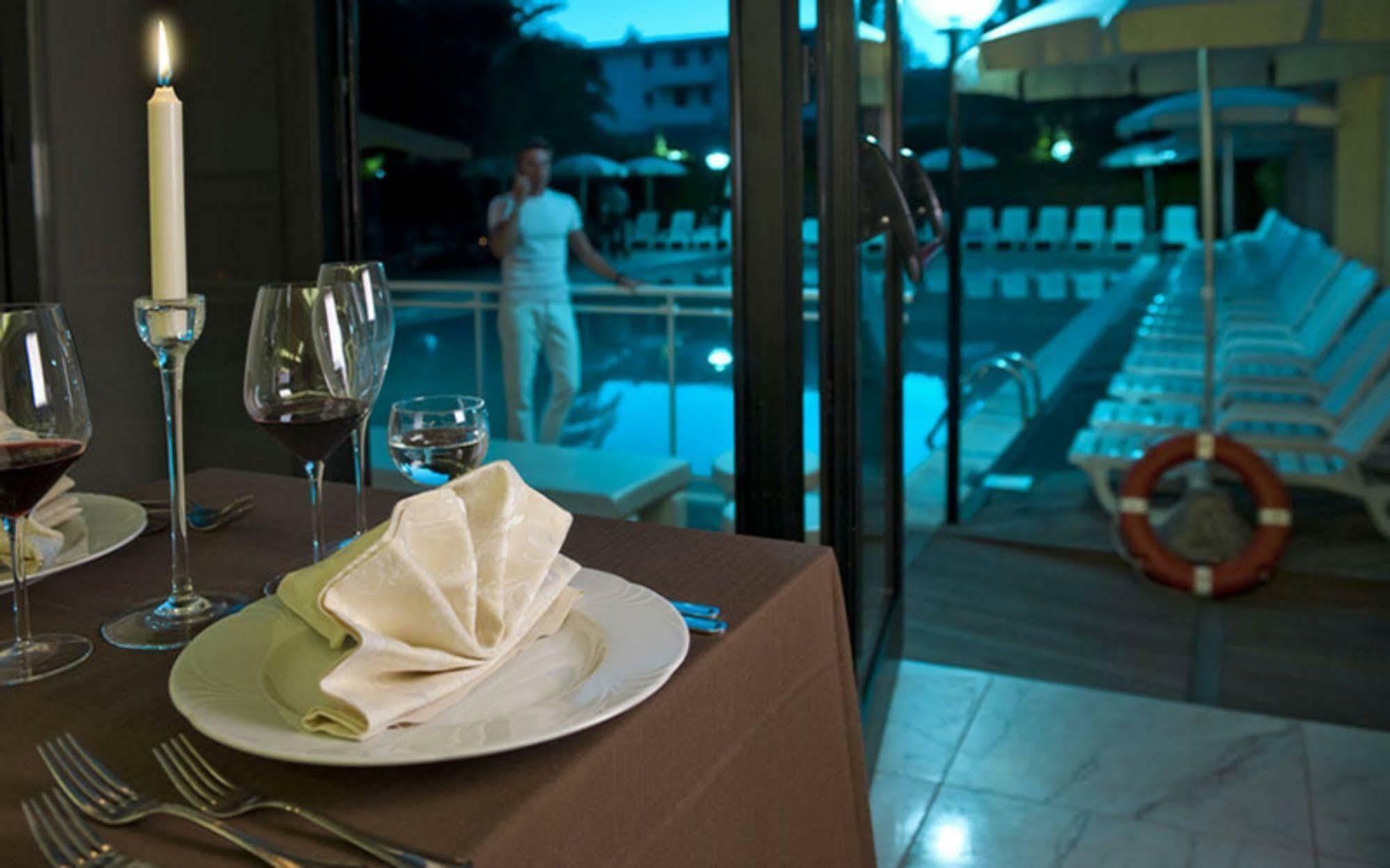 Park Hotel Kursaal Misano Adriatico Esterno foto